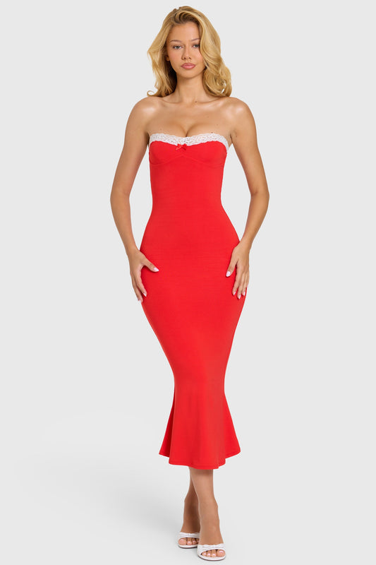 Robe longue rouge à dentelle et nœud