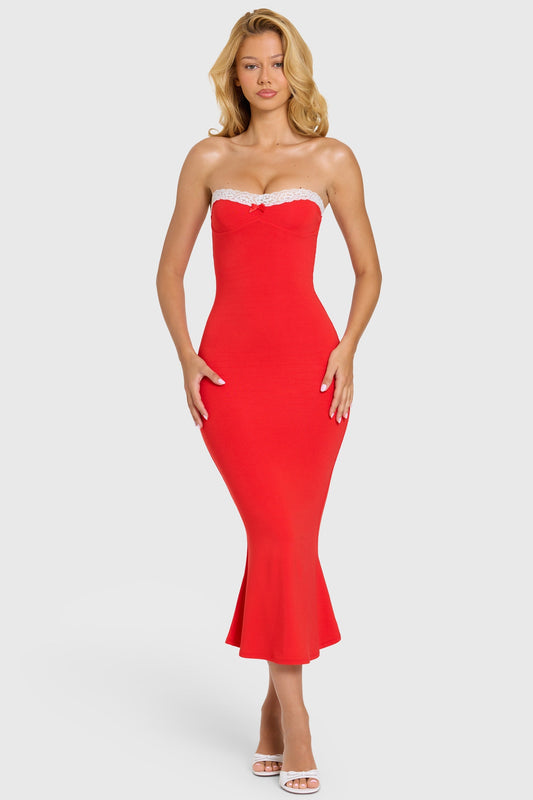 Robe longue rouge à dentelle et nœud