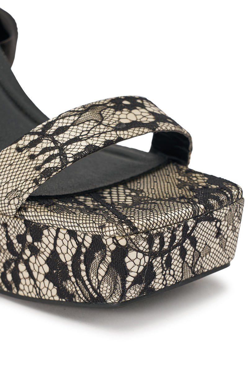« Dentelle » — Sandales Chunky à Brides en Dentelle, Noir et Or