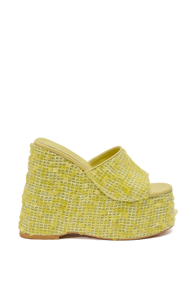 « Soleil » — Wedges en Raphia et Sequins, Jaune
