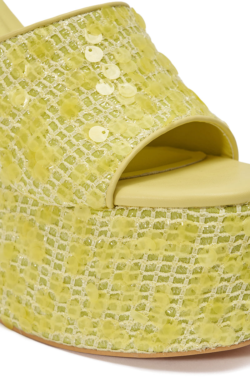 « Soleil » — Wedges en Raphia et Sequins, Jaune