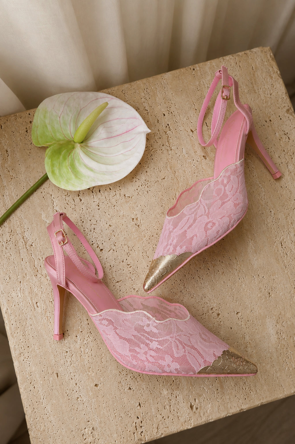 « Arabesque » — Escarpins Bout Pointu Lacés à Sangle Cheville, Rose