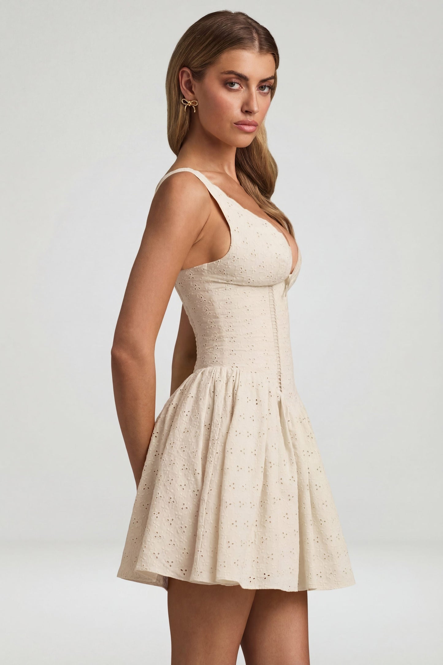 « Ruban » — Robe Mini Trapèze Nœud Broderie Anglaise, Ivoire