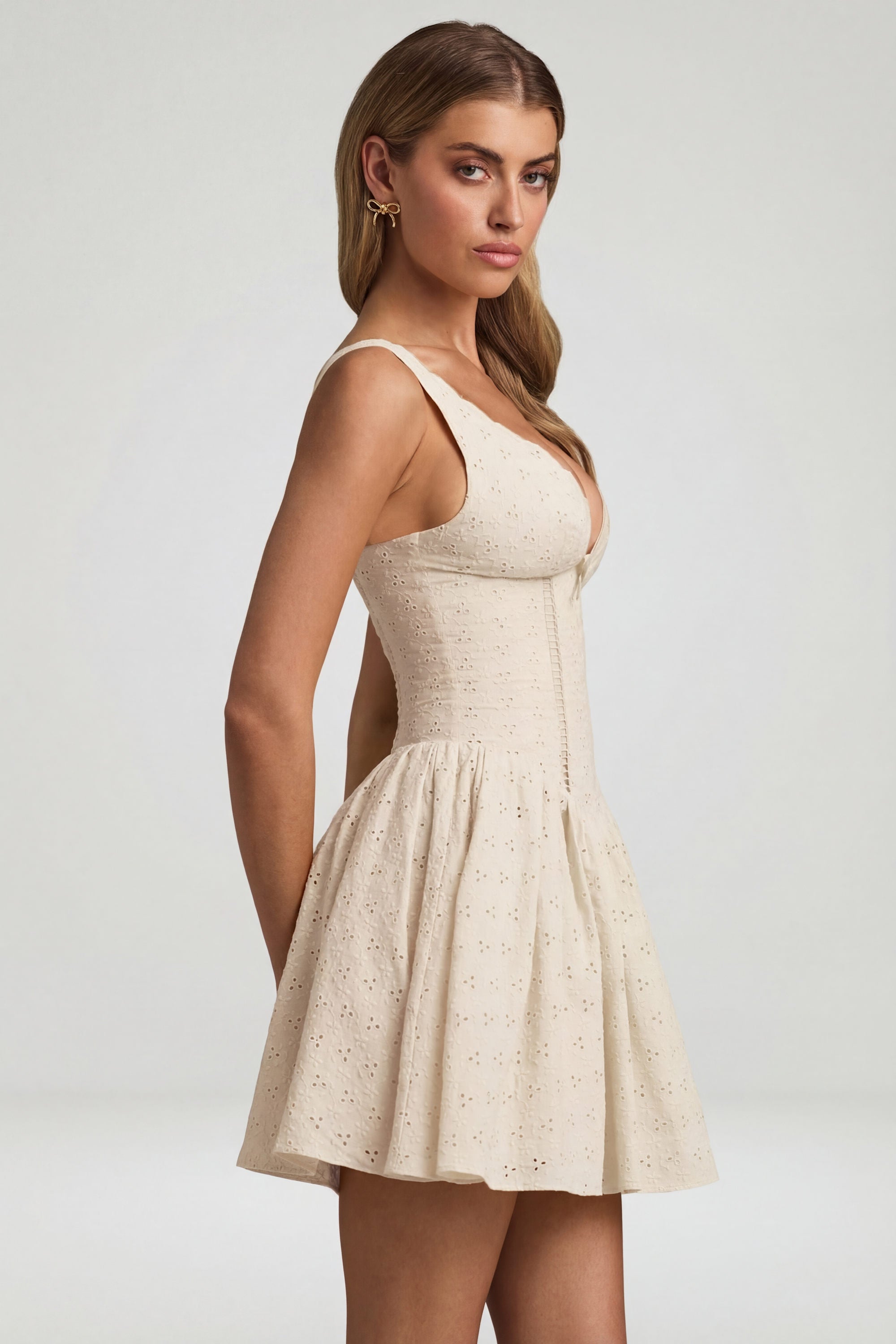 « Ruban » — Robe Mini Trapèze Nœud Broderie Anglaise, Ivoire