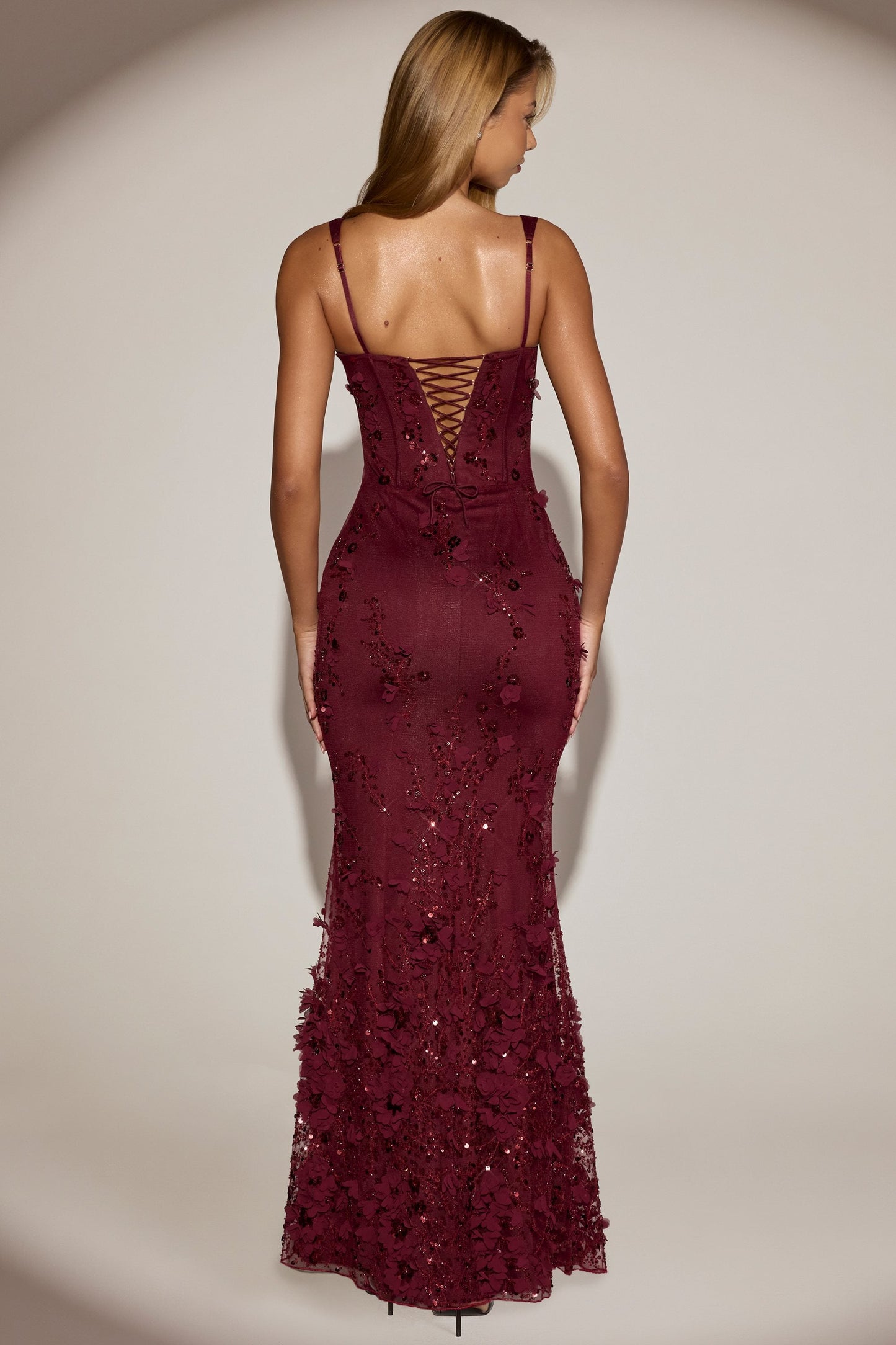 « Ivresse » — Robe Longue Corset Appliquée Sequins, Rouge Bordeaux