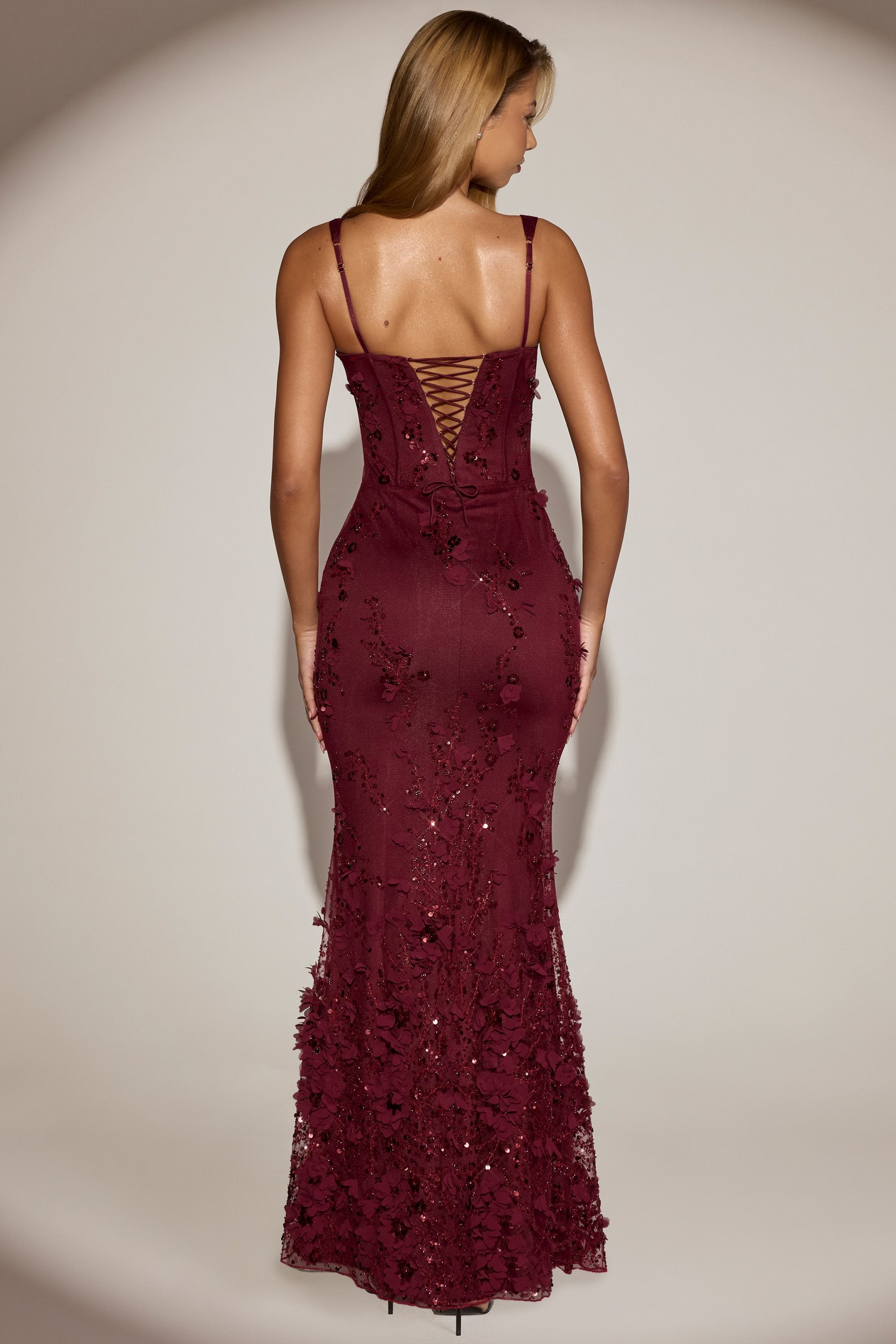 « Ivresse » — Robe Longue Corset Appliquée Sequins, Rouge Bordeaux