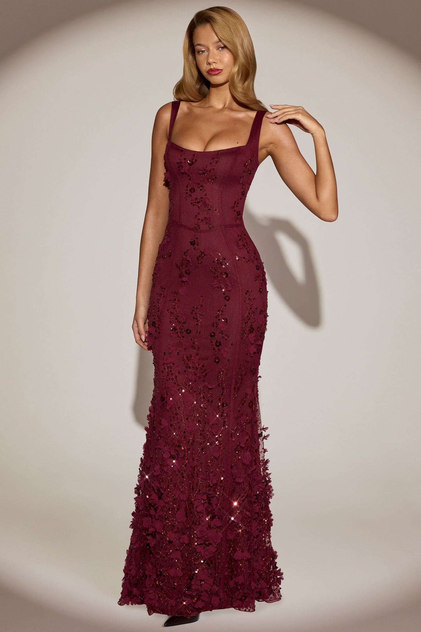 « Ivresse » — Robe Longue Corset Appliquée Sequins, Rouge Bordeaux