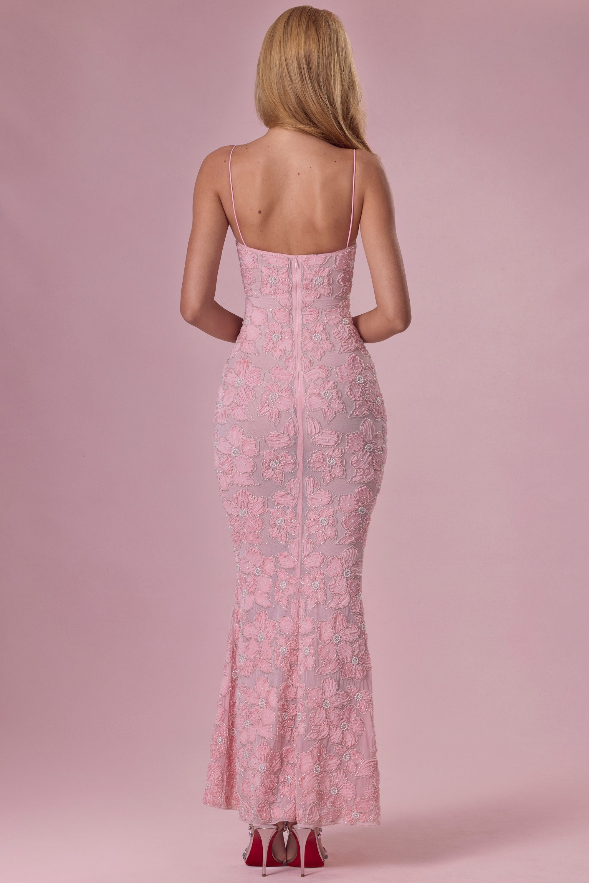 « Opale » — Robe Longue Sculptante Perlée, Rose Poudré