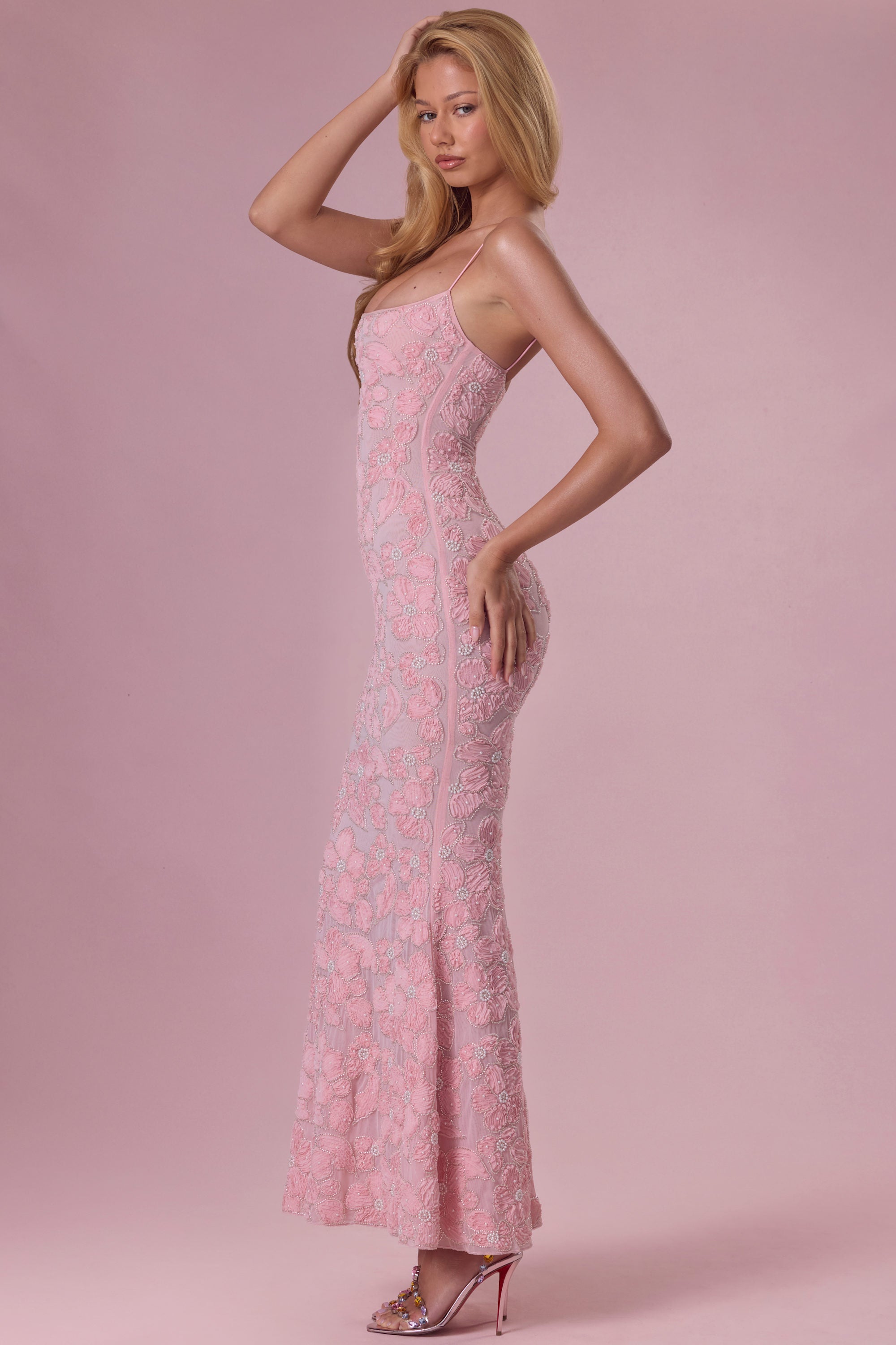 « Opale » — Robe Longue Sculptante Perlée, Rose Poudré