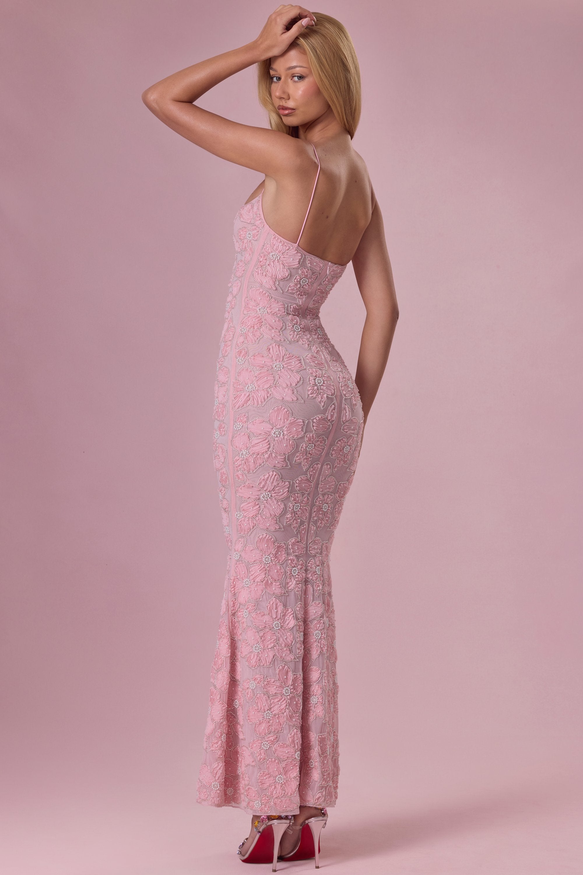 « Opale » — Robe Longue Sculptante Perlée, Rose Poudré