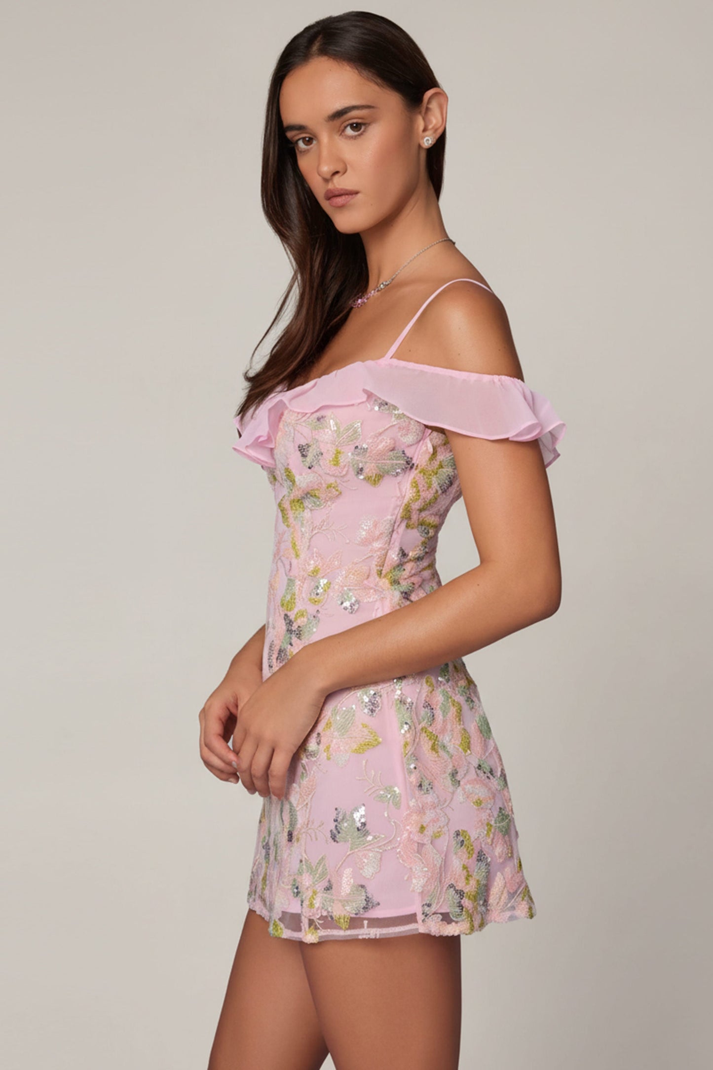 « Jacira » — Robe Mini Évasée Fleurie Dos Lacé, Rose Poudré