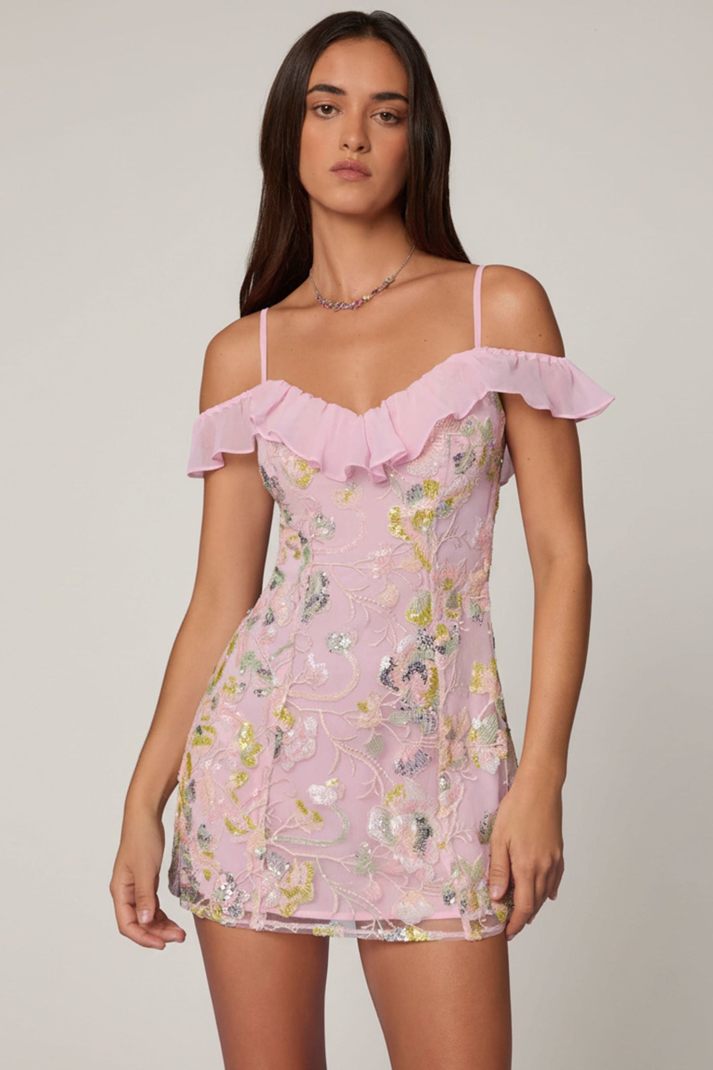 « Jacira » — Robe Mini Évasée Fleurie Dos Lacé, Rose Poudré