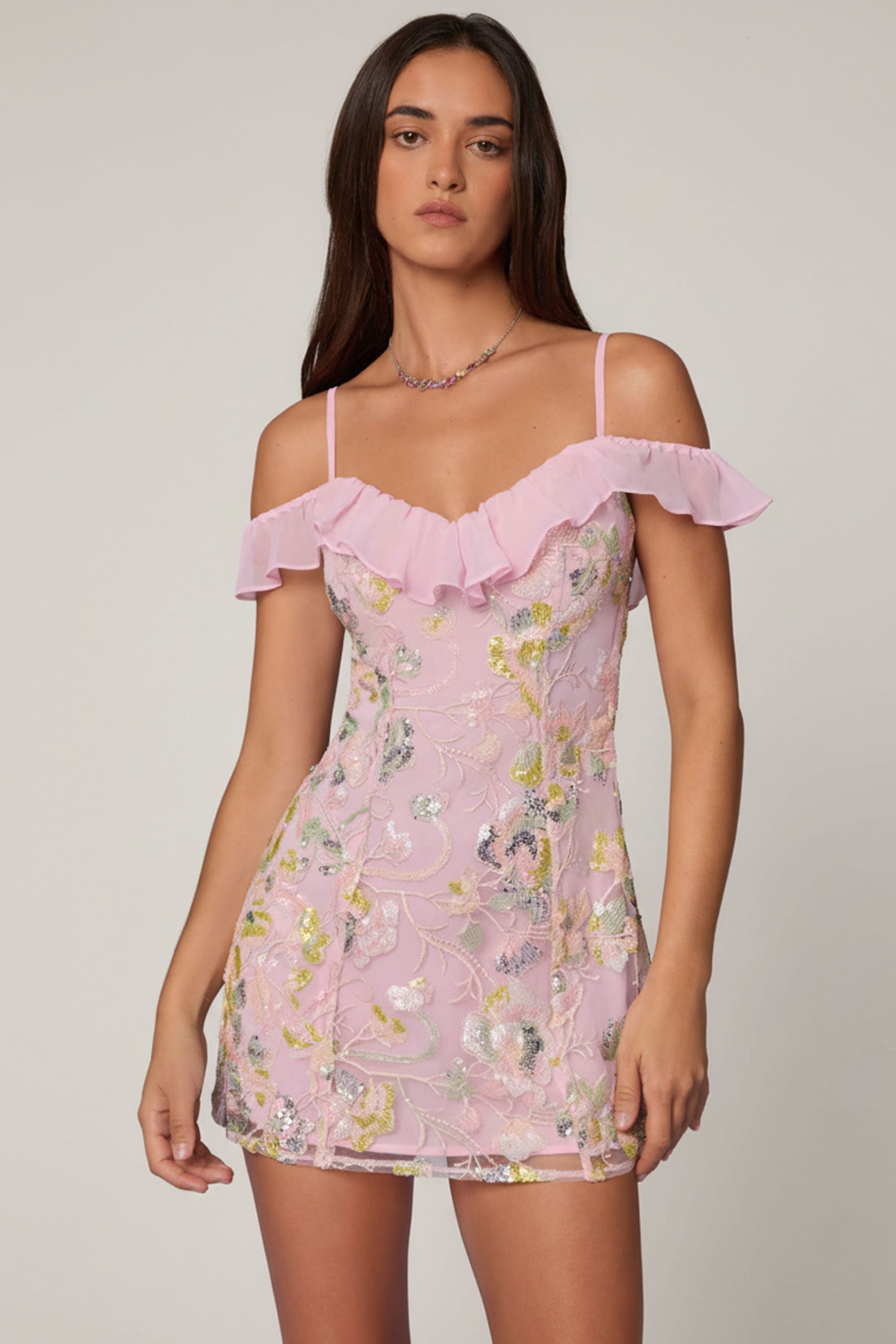 « Jacira » — Robe Mini Évasée Fleurie Dos Lacé, Rose Poudré