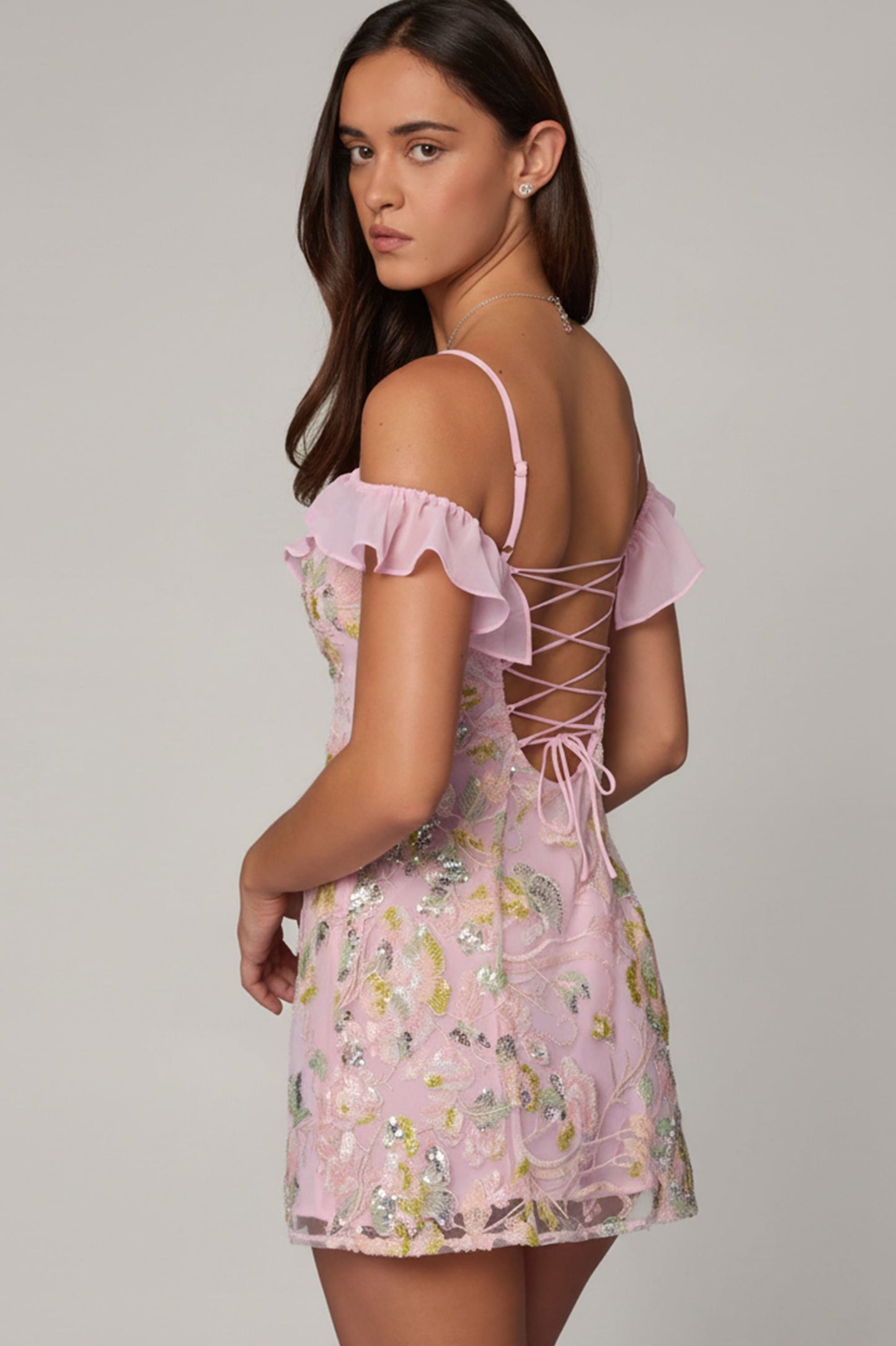 « Jacira » — Robe Mini Évasée Fleurie Dos Lacé, Rose Poudré