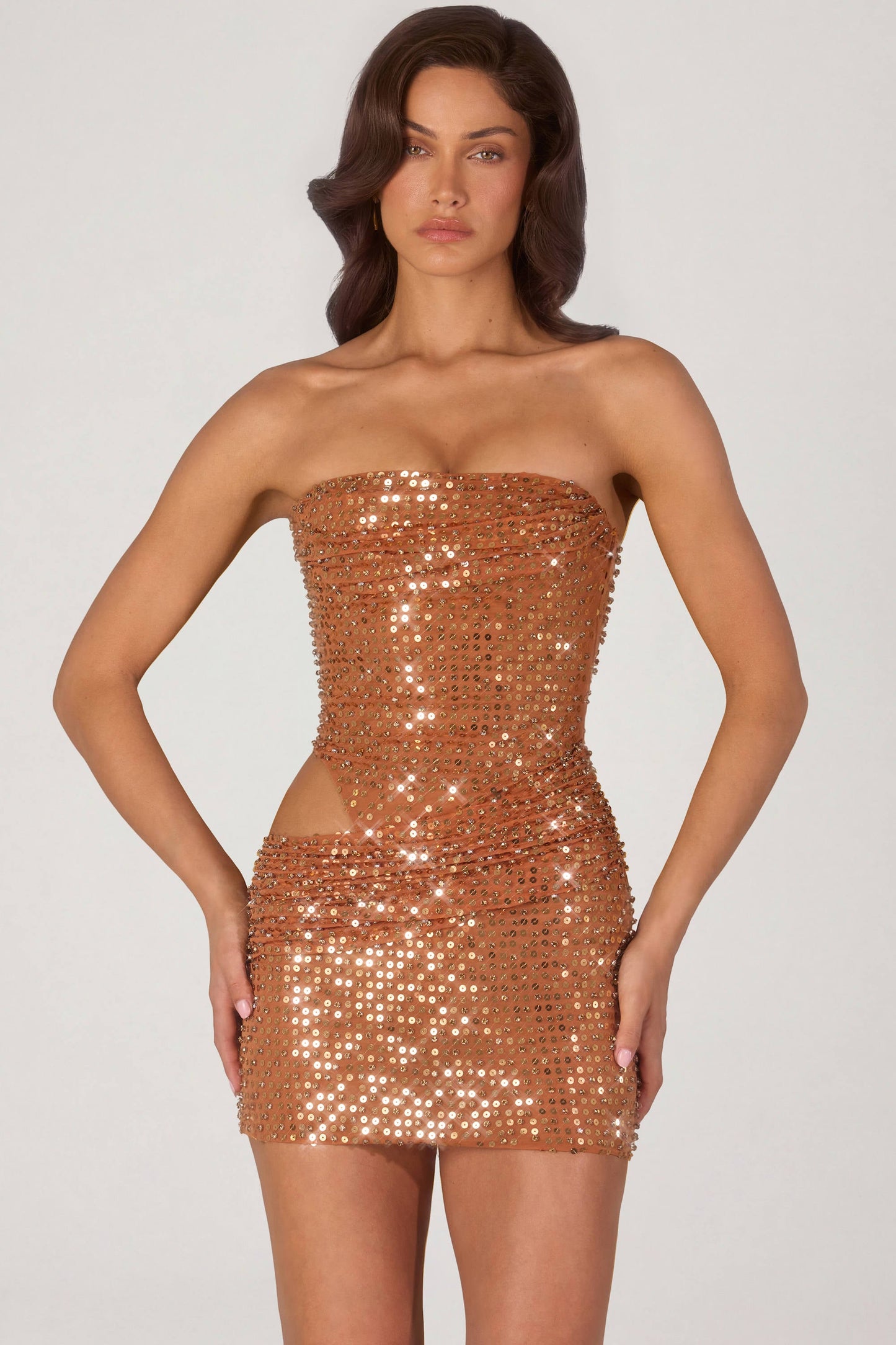« Rania » — Robe Mini Bandeau Découpée Ornée, Bronze