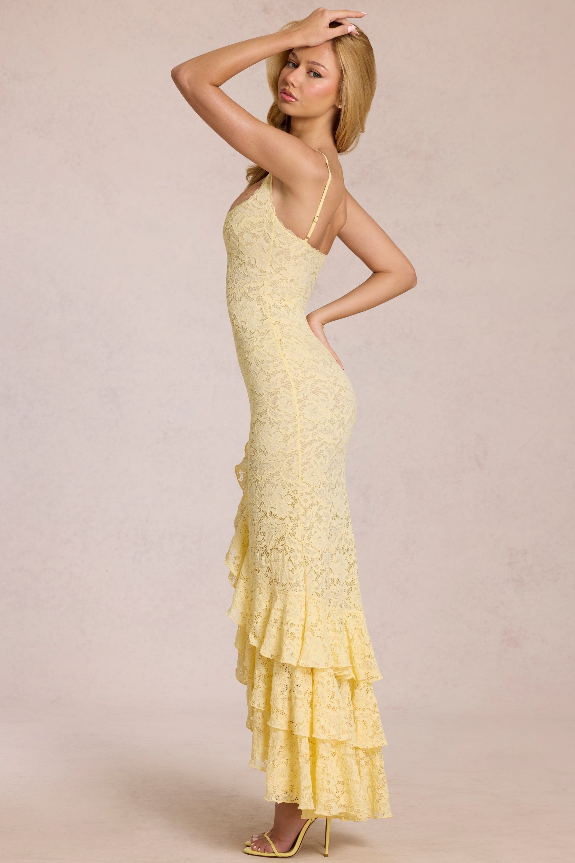 « Félicité » — Robe Longue Dentelle Volantée Fendue, Jaune Citron