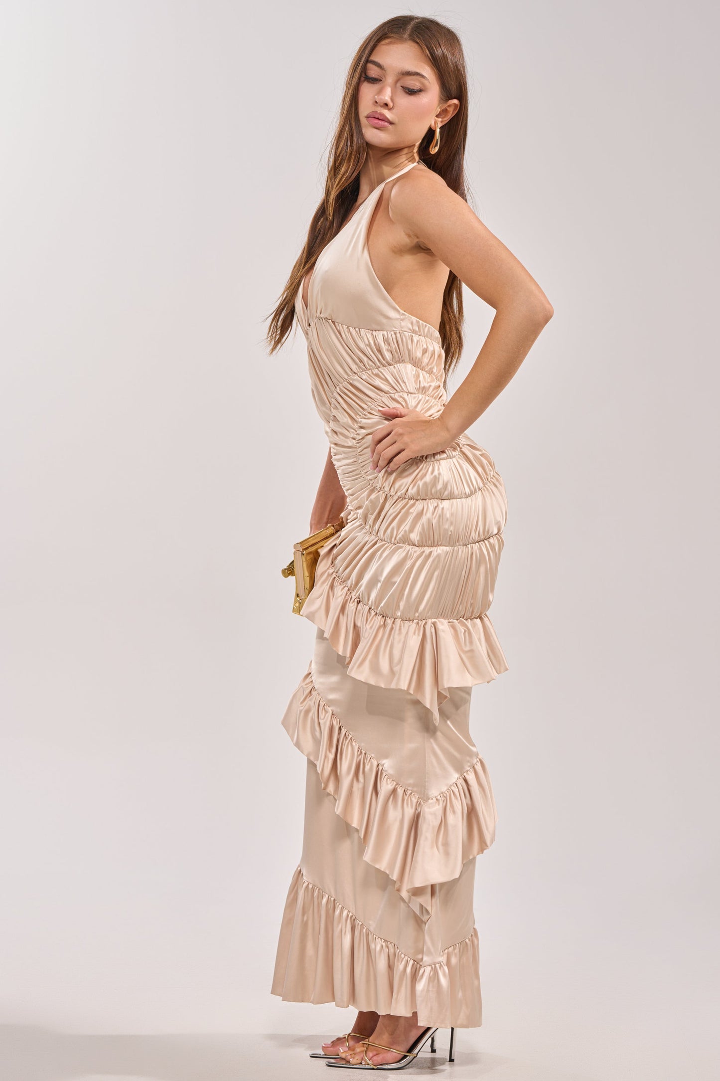 « Promesse » — Robe Longue Satinée à Volants, Crème