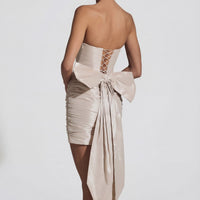 « Viviana » — Robe Mini Bustier Satinée à Grand Nœud, Ivoire