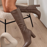 « Sable Doux » — Bottes Hautes à Talon Bloc, Taupe