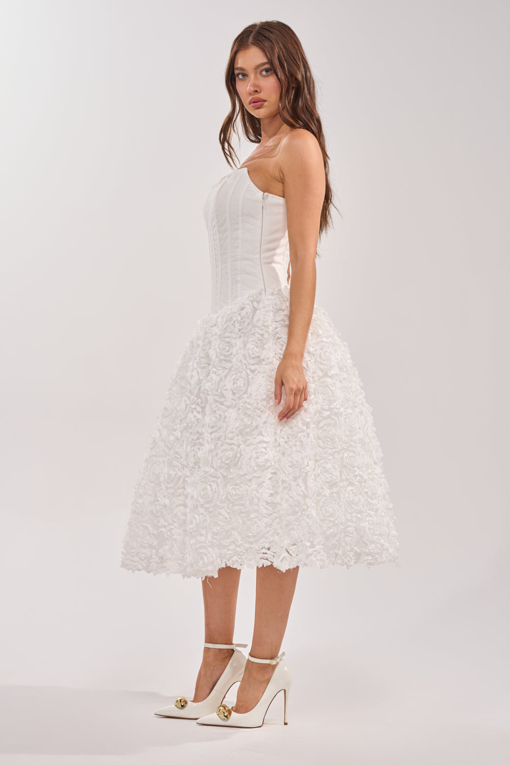 « Éphémère » — Robe Corset Mi-Longue Fleurie, Blanc