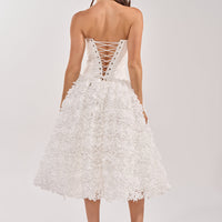 « Éphémère » — Robe Corset Mi-Longue Fleurie, Blanc