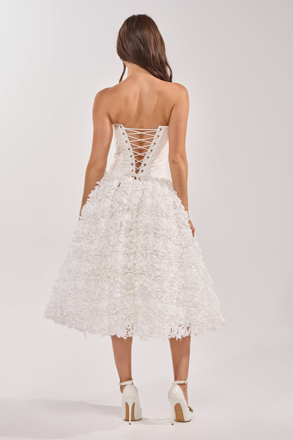« Éphémère » — Robe Corset Mi-Longue Fleurie, Blanc