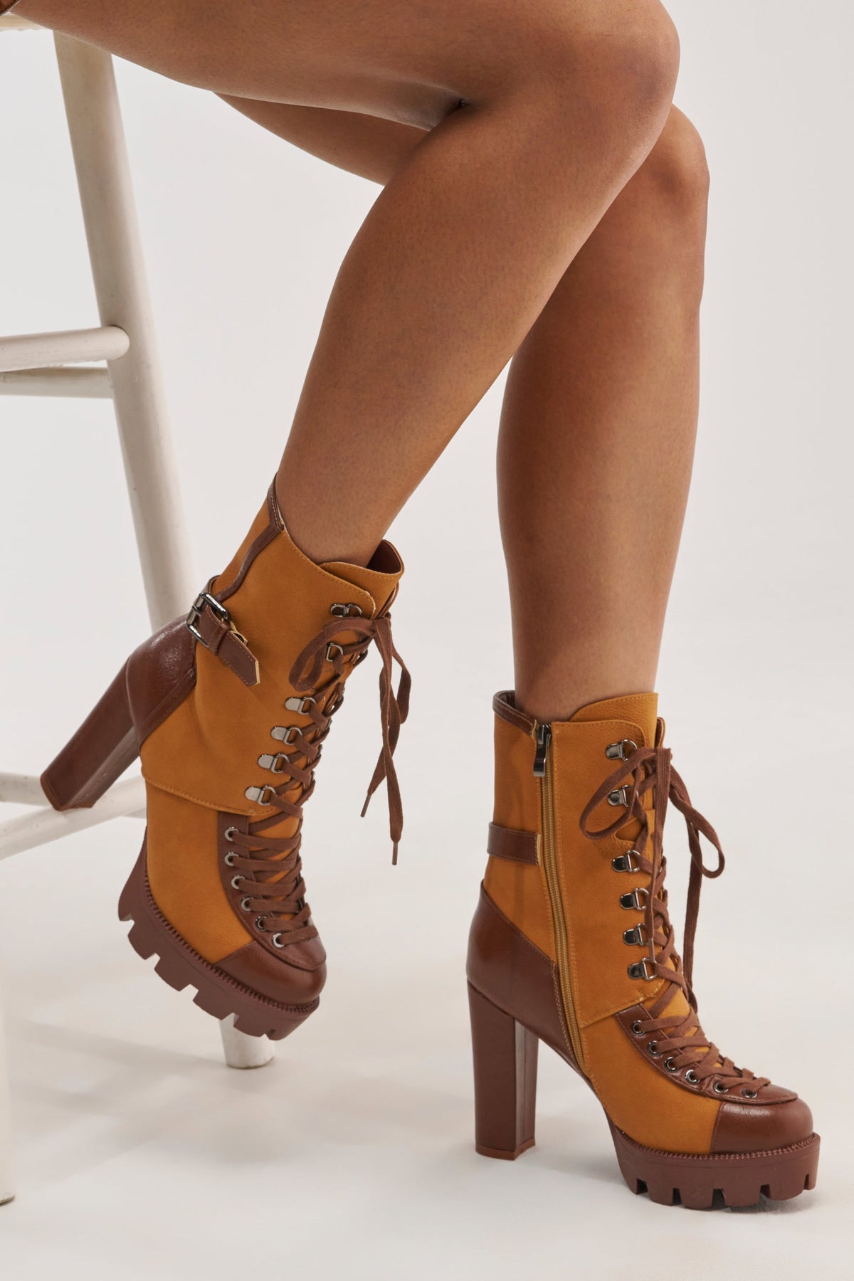 « Orage » — Bottines à talon bloc, Camel
