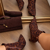 «Allure fauve» — bottines à talon aiguille, léopard
