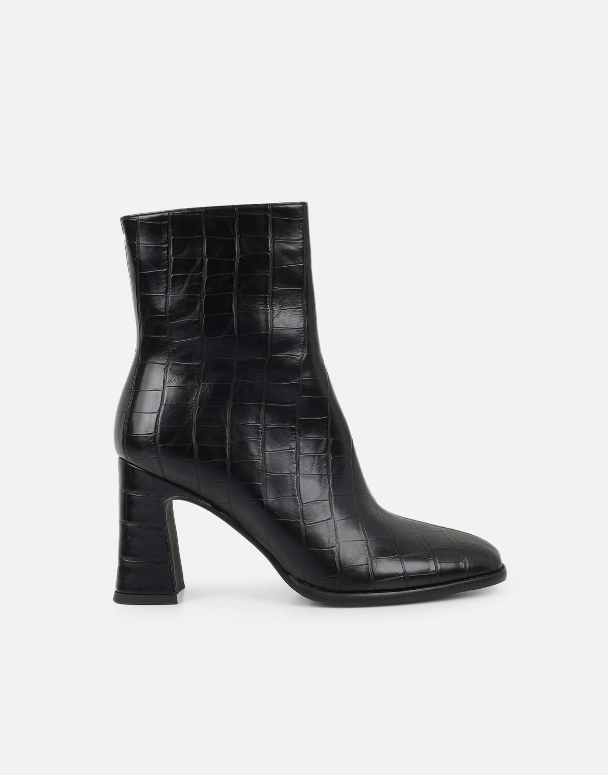 «Allure Féline» — bottines, noires.