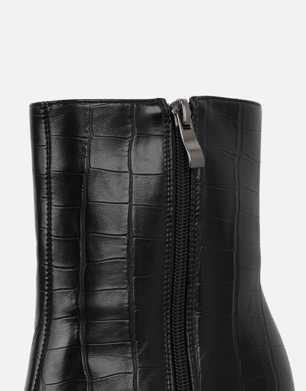 «Allure Féline» — bottines, noires.