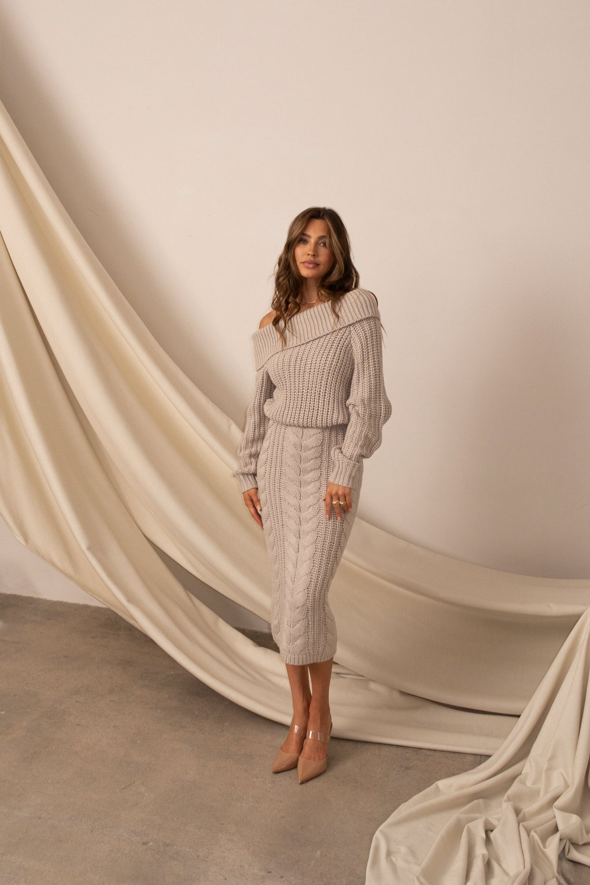 «Trame d'hiver» — robe en maille, grège