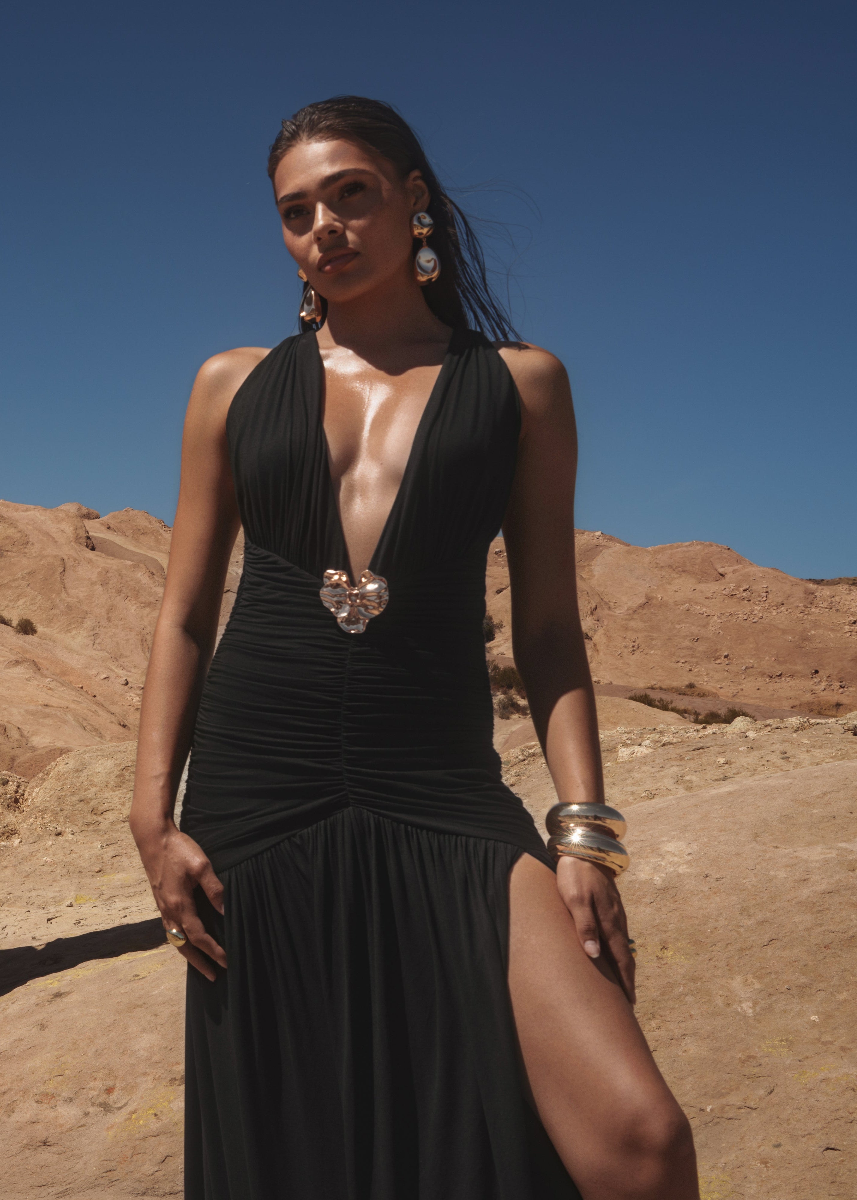 « Soirées Dorées » — Robe Longue Dos Nu Licou, Noir
