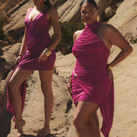 « Passage Doré » — Robe Courte Plongeante Dos Nu Drapée, Fuchsia
