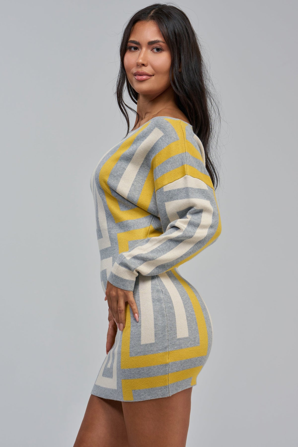 «Jeu de Formes» — robe courte en maille, multicolore.