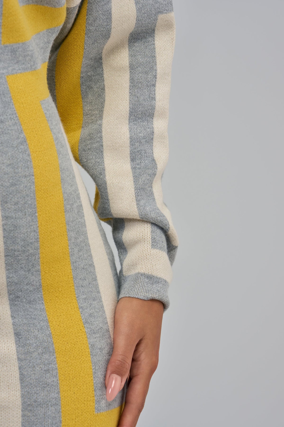 «Jeu de Formes» — robe courte en maille, multicolore.