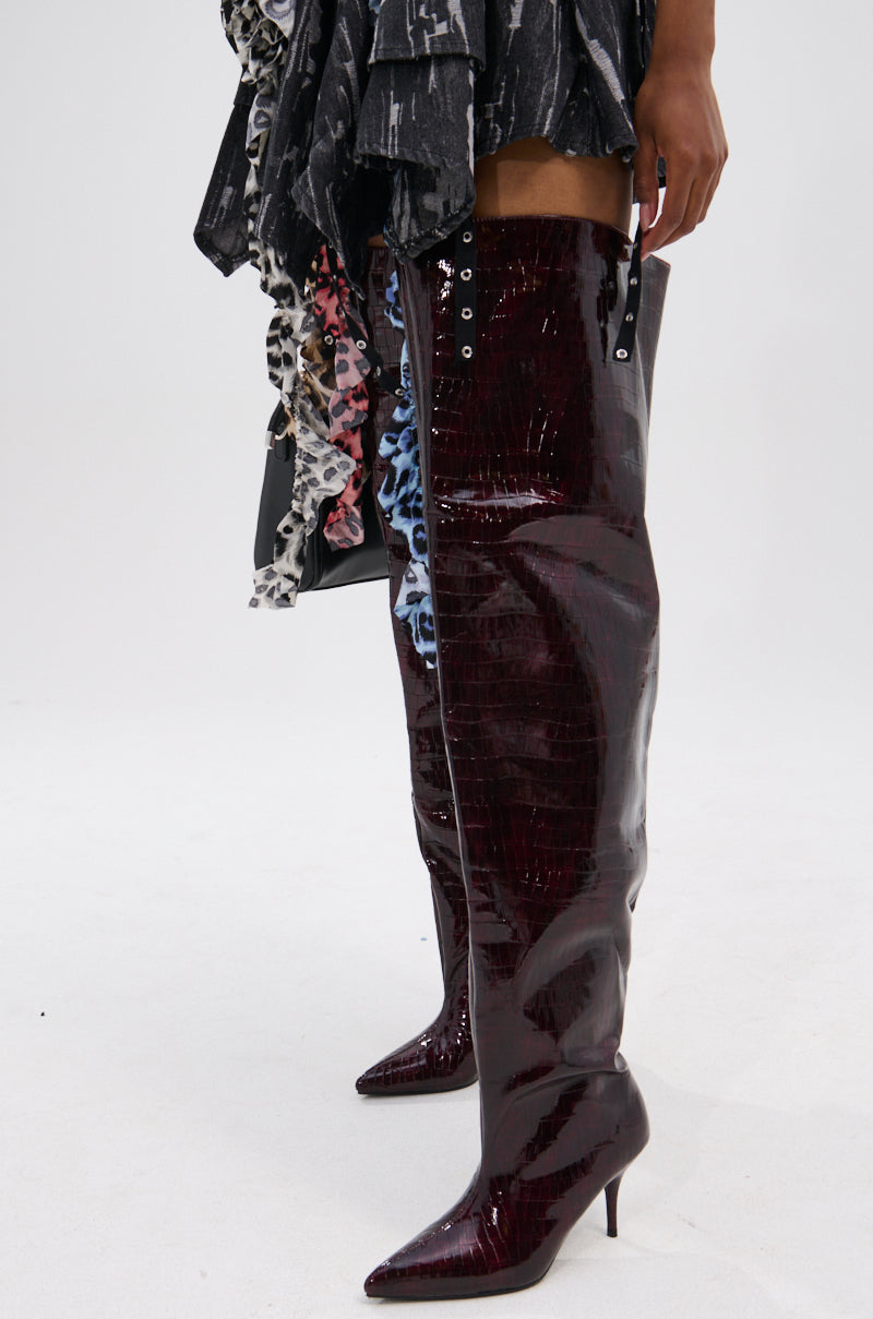 « Prisme » — Bottes à talon stiletto, Bordeaux