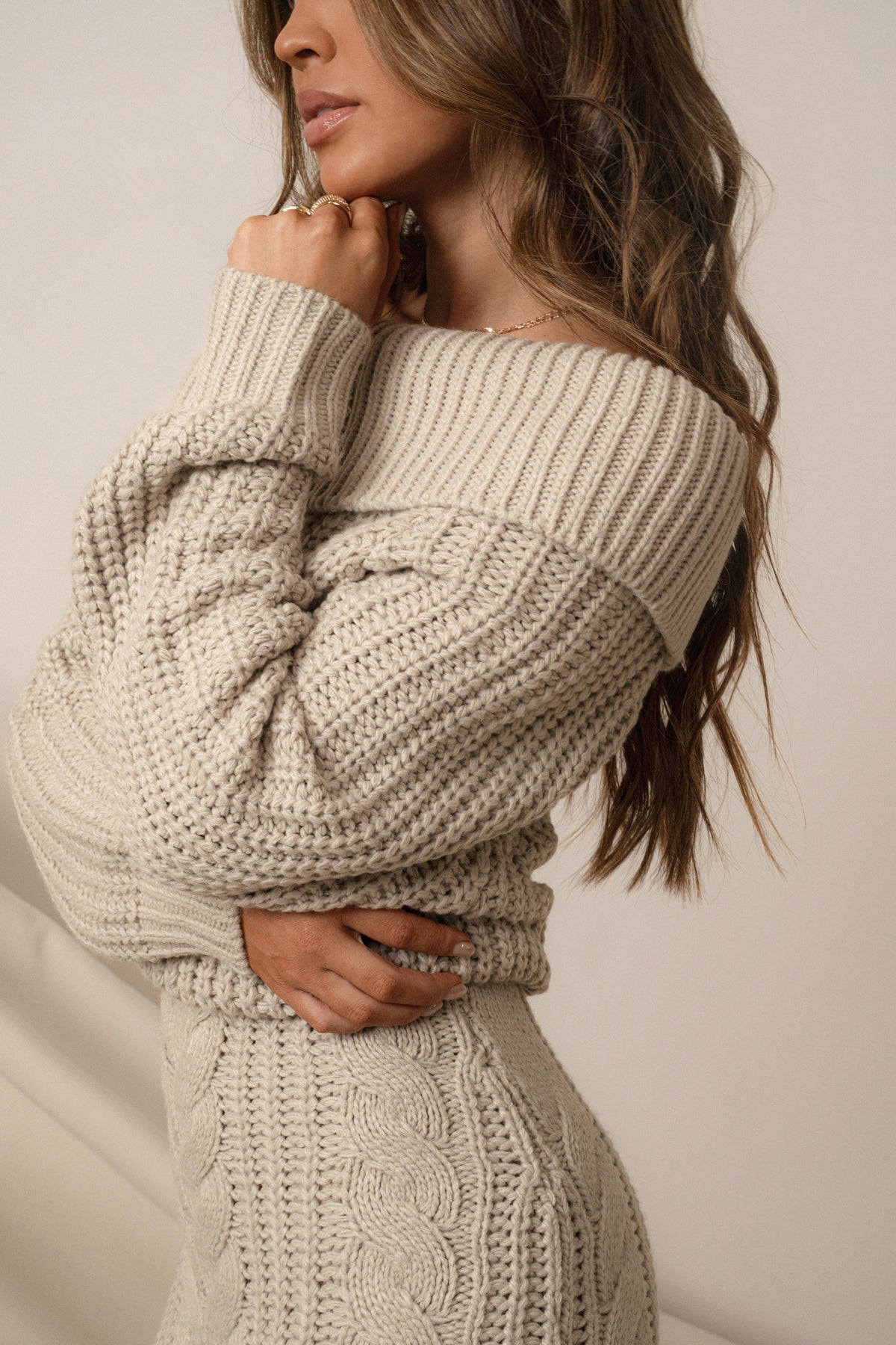 «Trame d'hiver» — robe en maille, grège