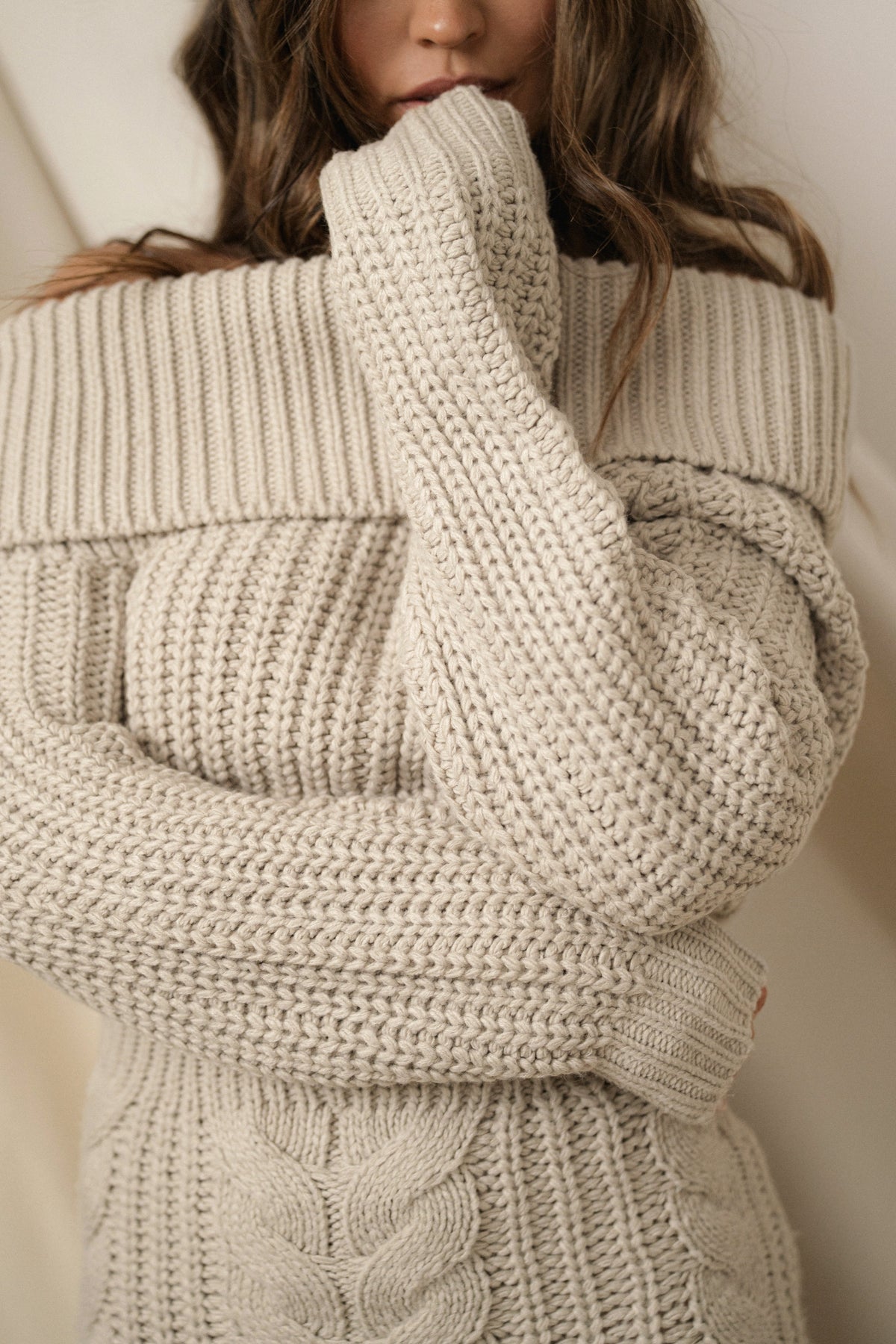 «Trame d'hiver» — robe en maille, grège
