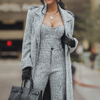 « Héritage Clair » — Manteau Long Ceinturé en Tweed, Gris Clair