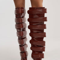 « Féline » — Bottes à talon stiletto, Cognac