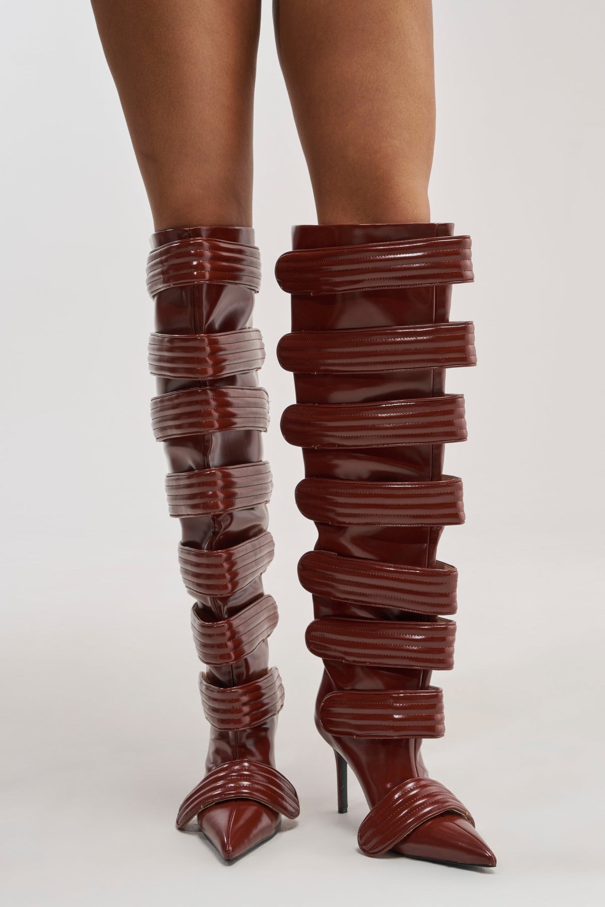 « Féline » — Bottes à talon stiletto, Cognac