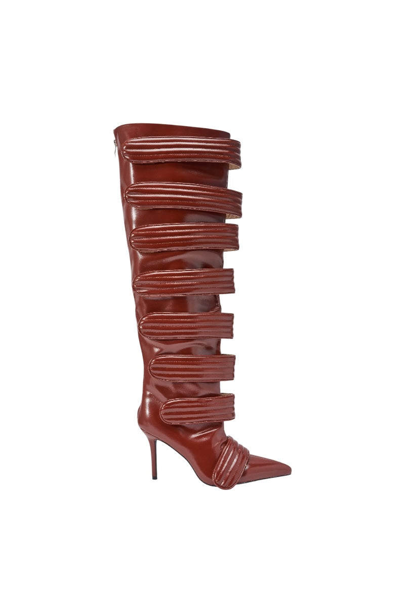 « Féline » — Bottes à talon stiletto, Cognac