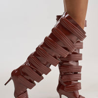 « Féline » — Bottes à talon stiletto, Cognac