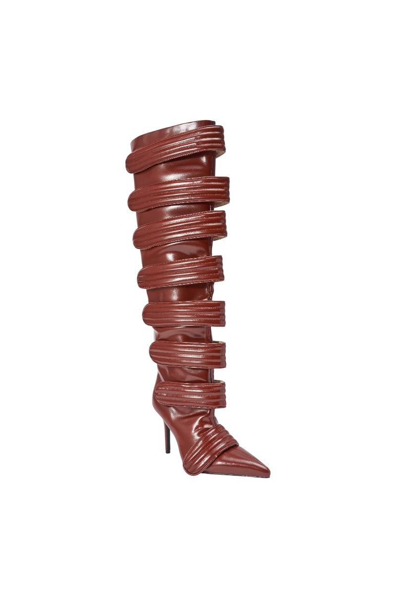 « Féline » — Bottes à talon stiletto, Cognac