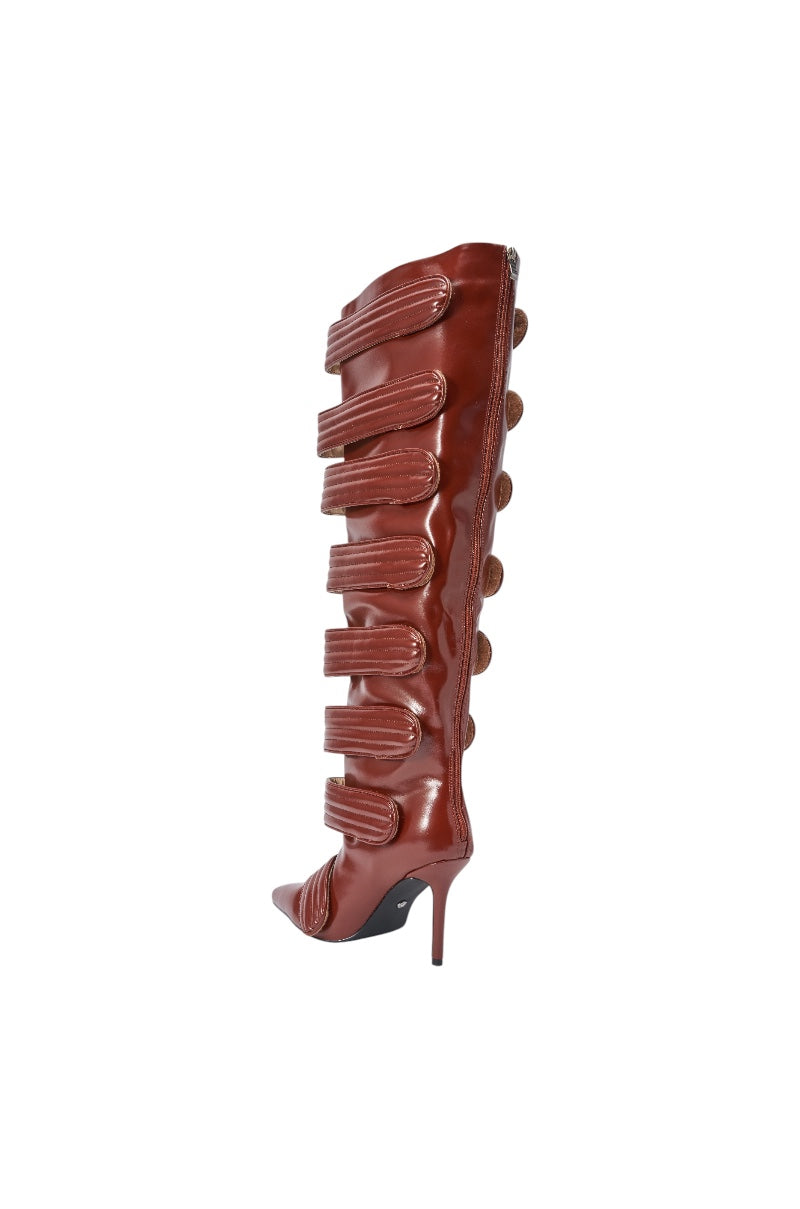 « Féline » — Bottes à talon stiletto, Cognac