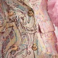 « Joyau » — Robe Blazer Brocart à Volants, Rose Doré