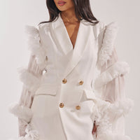 « Audace » — Robe Blazer à Manches Volantées, Blanc