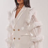 « Audace » — Robe Blazer à Manches Volantées, Blanc