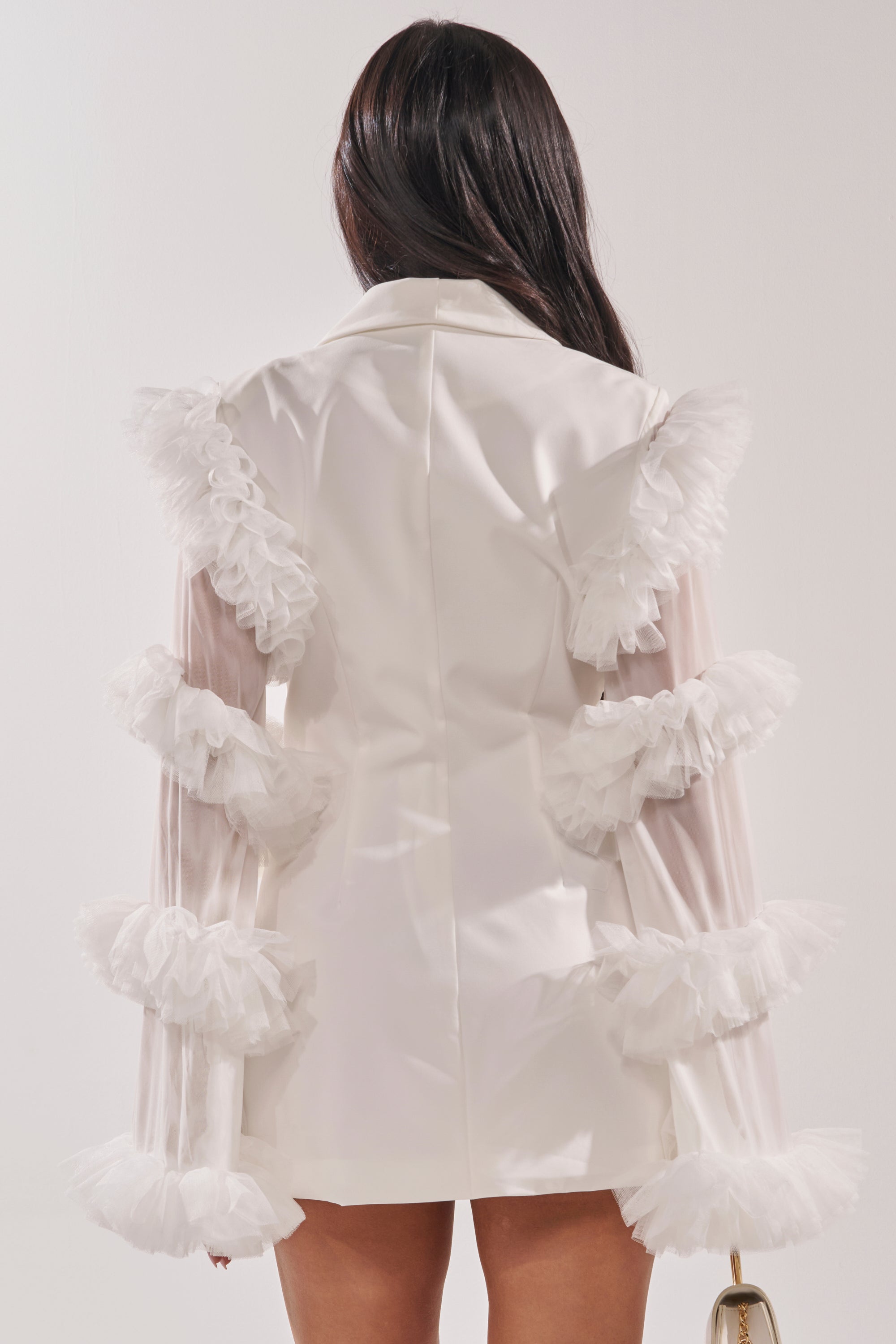 « Audace » — Robe Blazer à Manches Volantées, Blanc
