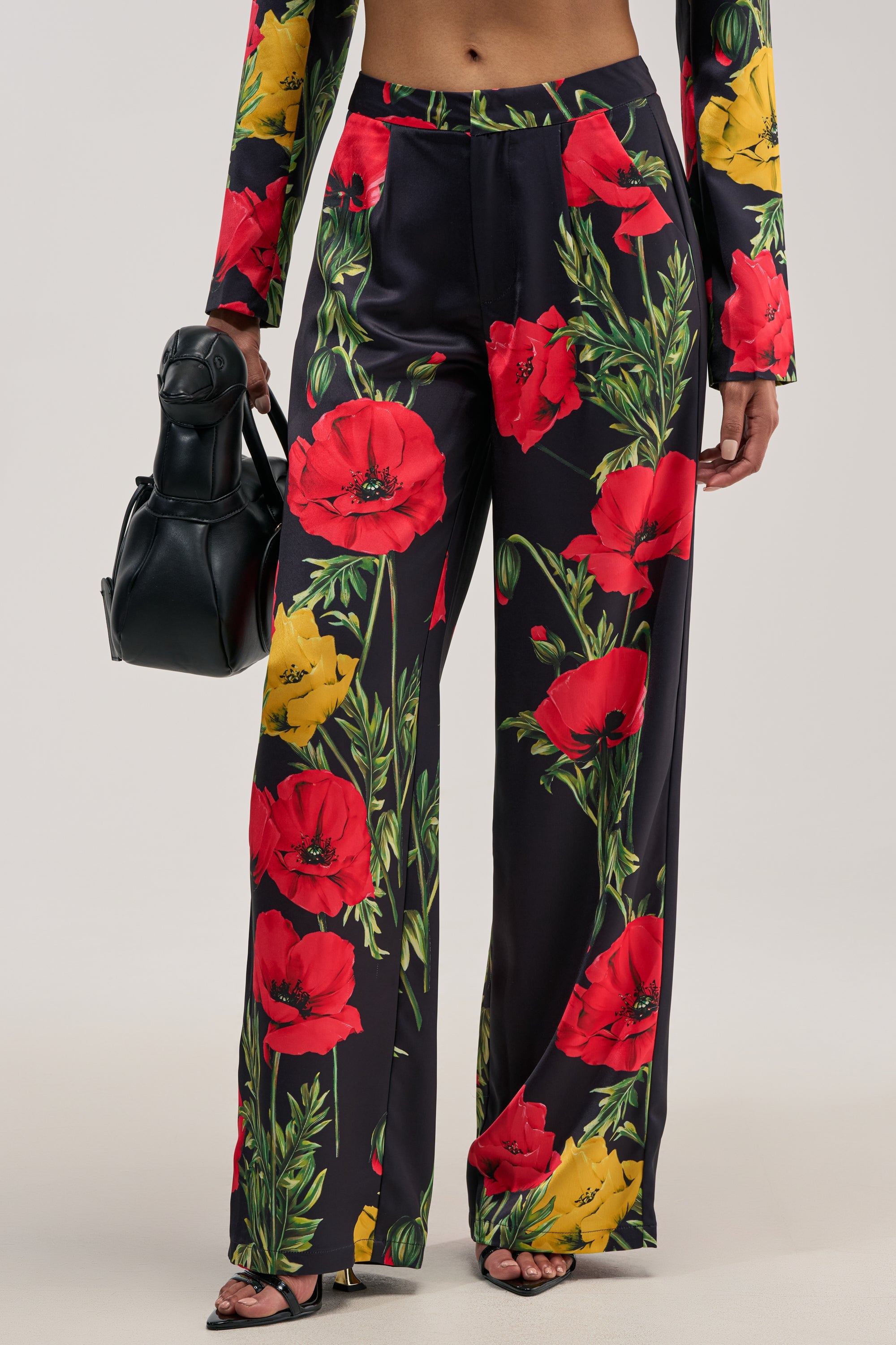 « Fleur Sauvage » — Pantalon Large Satiné Fleuri, Noir et Rouge
